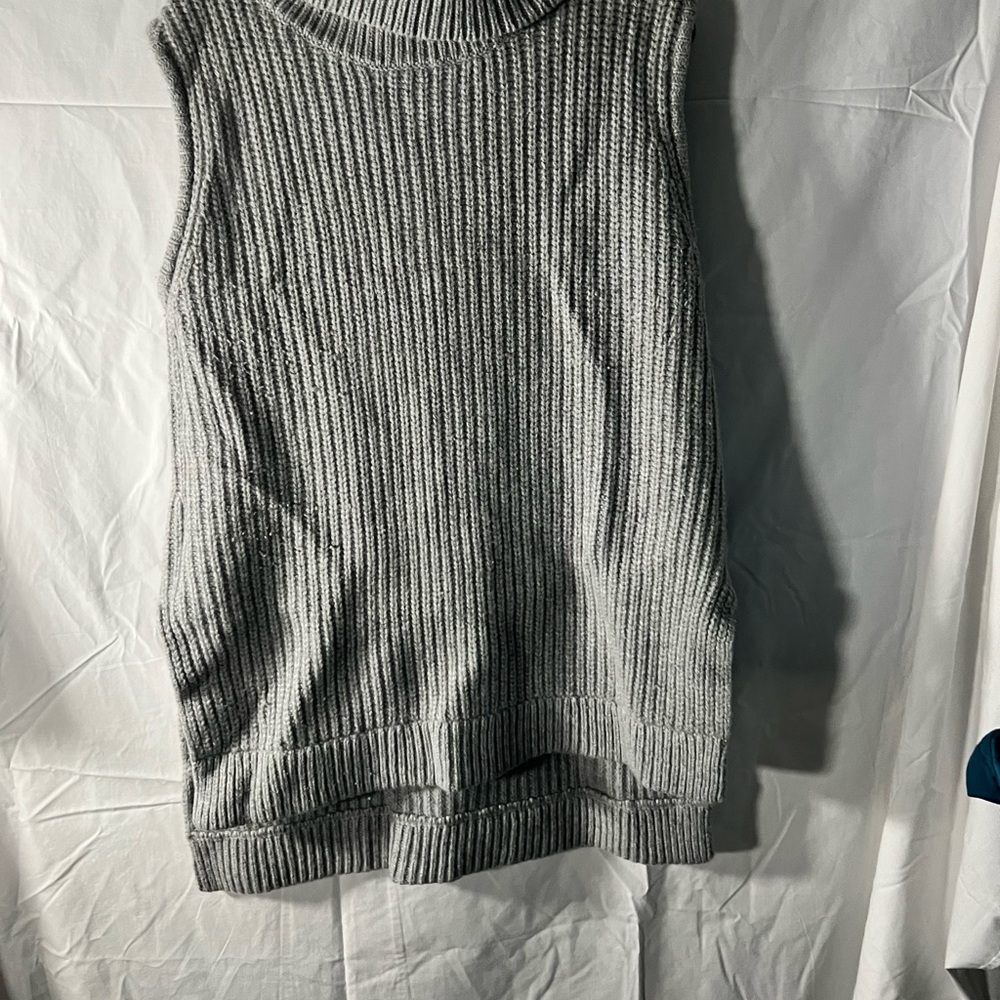 Knitted merino wool vest in gray for Saks Fifth Avenue